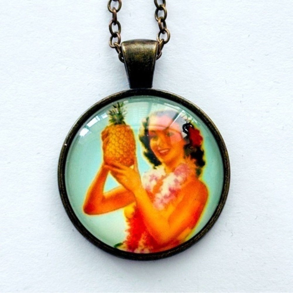 Retro Hawaiian Necklace, NWT